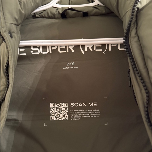 Aritzia Super (Re)Puff Vest - Picture 2 of 2